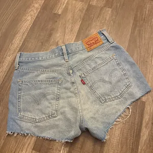 Levi’s 501 Original Distressed Denim Shorts NWOT thumbnail 2