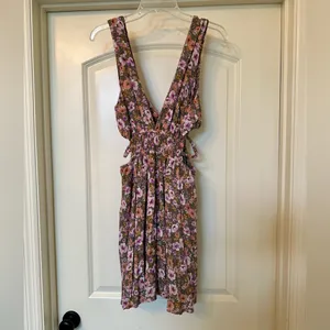 Forever21 - Floral Print Cutout Mini Dress - Brand new, never worn! thumbnail 4