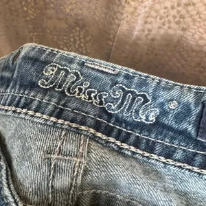 Miss Me Chain Pocket Low Rise Bootcut Western Rhinestone Jeans Size‎ 28 thumbnail 3
