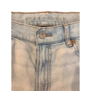 American Eagle Strigid Relaxed Sz 8 Light Wash Mid Rise 5-Pocket Cutoff Shorts thumbnail 3
