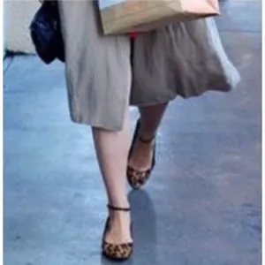 ✨Madewell THE MINI WEDGE IN CALF HAIR Sz 6.5 FLATS✨ thumbnail 1