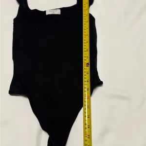 Babaton Aritzia Like New Black Bodysuit: Size Extra Small thumbnail 4