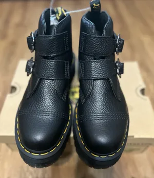 DR MARTENS Devon flower buckle black leather platform boots shoes women’s 9 nee thumbnail 6