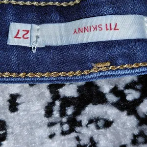 Levi’s 711 Skinny Jeans Size 27 Eternal Indigo Mid-Wash NWOT thumbnail 9
