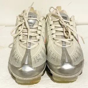 Nike Size 9‎ Air Vapormax 360 Women's Fossil / Metallic Silver Low Top Sneaker thumbnail 2