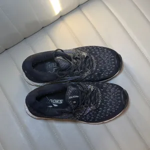 Brooks Women's Black and Purple Trainers thumbnail 3