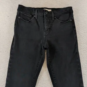 Levis Premium 311 Shaping Skinny Jeans Womens 26 Black Mid Rise Denim 19626-0098 thumbnail 7
