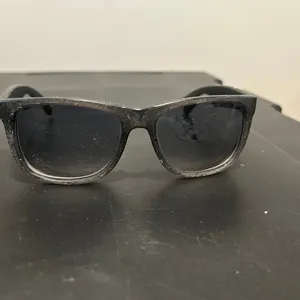 Ray-Ban Classic Black Frame is in Fair Shape. Finishing is off. thumbnail 11