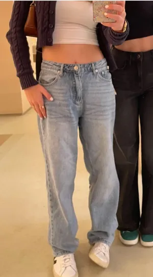 White Fox Low-Rise Jeans thumbnail 5