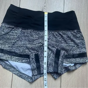 Lululemon Pace Perfect Shorts 3" Air Time White Black Size 4 thumbnail 13