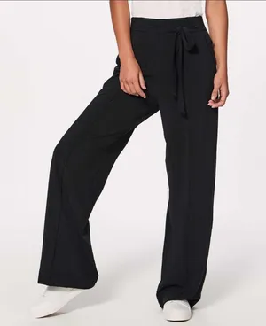 Lululemon Noir Pant in Black | Size 4 thumbnail 1