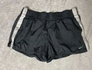 ‎Nike small grey shorts thumbnail 1