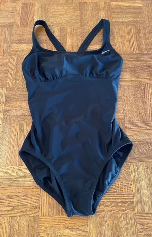 Nike one piece swimsuit, black size small thumbnail 1