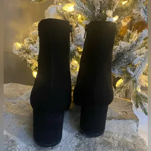 NINE WEST Qualner Black Faux Suede Ankle Boots Block Heel Side Zip Size 9.5 M thumbnail 3