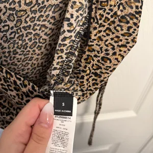 SheIn Leopard Print Mesh Ruched Sleeveless Top thumbnail 4