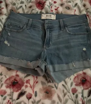 Hollister low rise shortie short thumbnail 1
