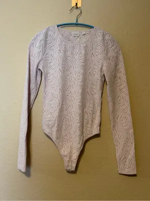 Aritzia Babaton Shapelace Crew Longsleeve Bodysuit Lavender Size Small‎ thumbnail 1