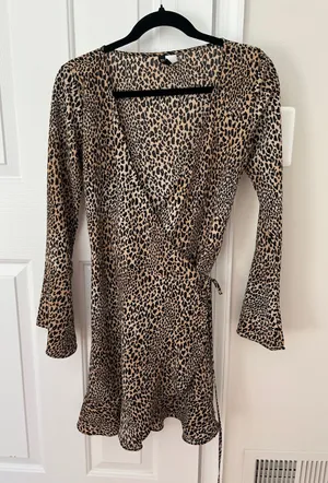 H&M leopard wrap mini dress. S-M thumbnail 1