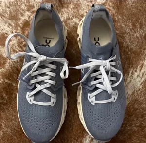 On Cloud Shoes thumbnail 2