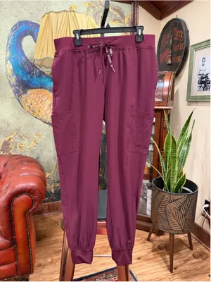Med Couture Peaches Jogger Scrub Pants Womens L Large Wine Maroon Cargo Pockets thumbnail 2