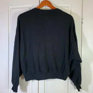 Friends TV Show Logo Sweatshirt Embroidered H&M Divided Black Crewneck Size M thumbnail 6