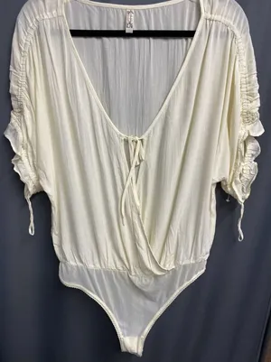 Free People Bodysuit Womens Medium Ivory Cleo Draped Split Neck Short Sleeve B55 thumbnail 1