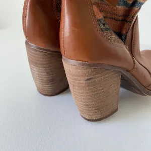 Arizona Jeans women’s patterned fabric heeled‎ ankle boots — size 7.5 thumbnail 7