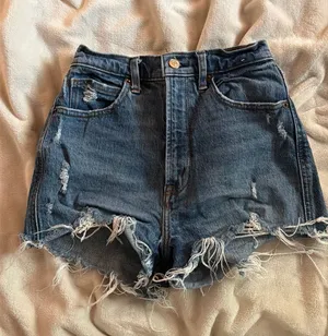 Abercrombie High-Rise Mom Shorts thumbnail 1