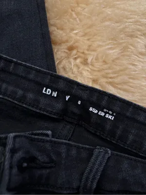 Old Navy Classic Black Women's Super Skinny Jeans thumbnail 2