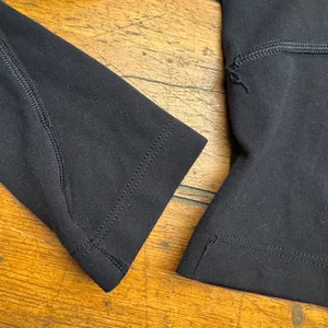 TnA action‎ Aritzia Black Long Sleeve Cropped Athletic Top Women's Size S thumbnail 3