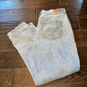 American Eagle Outfitters MOM jeans size 8 regular distressed thumbnail 1