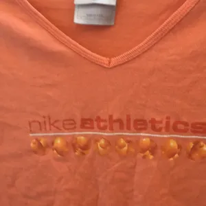FINAL MARKDOWN Ladies Nike tee medium thumbnail 4