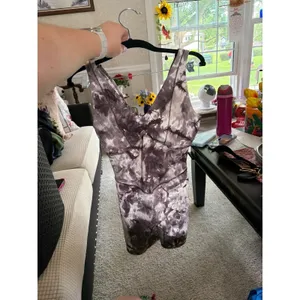 Gymshark Camo Spray Dyed Romper features a distinctive V-neckline women's Medium thumbnail 2