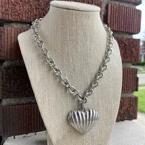 Anne Klein Authentic Ribbed Heart Silver Tone‎ Vintage 80's Necklace Link Toggle thumbnail 4