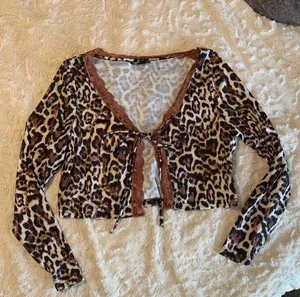 Cheetah Tie Front Crop With Lace Detail thumbnail 3