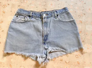 Vintage Levis 550 Cut Off Denim Shorts Light Wash High Waisted Frayed Hem L thumbnail 1
