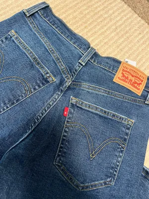 Levi’s Ribcage Straight Ankle Jeans thumbnail 4