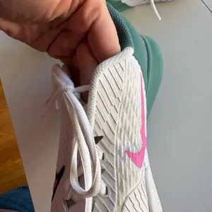 Nike Court Air Zoom Vapor‎ Pro Women Size 8.5 White Green Pink Tennis Shoes thumbnail 2