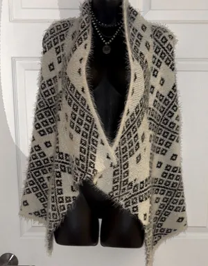 Geometric Patterned Black and Cream Sweater vest Size M thumbnail 1