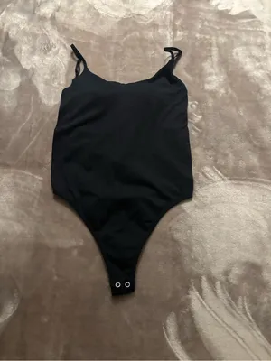 Anwnd Bodysuit Women’s Size M/L Classic Black Scoop Neck Bodysuit -Slim Fit thumbnail 2