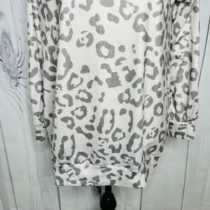 NWT Leo Rosi Womens Animal Print Pajama Sleepwear Set Sz S Gray Long Sleeve thumbnail 4