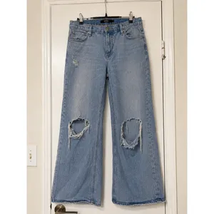Hudson Rosie Jeans Size 27 Light Wash Distressed Wide Leg High Rise Denim thumbnail 2