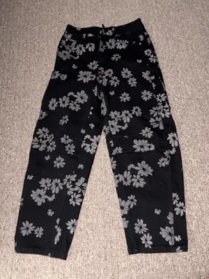 Black floral printed barrel jeans thumbnail 1