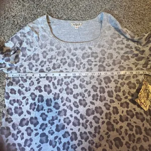 One World Leopard Ombre Pullover Sweatshirt Womens Size L Grey Black Long Sleeve thumbnail 4
