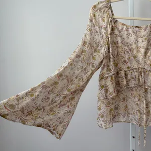 Free People Boho Flowy Beachy Peasant Fairy Bell Sleeve Floral Blouse S Cream thumbnail 3