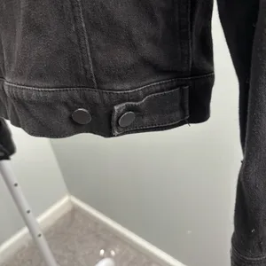Liverpool Black Rinse Kolten Denim Jean Jacket thumbnail 9