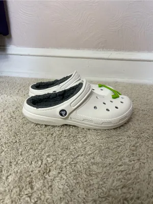 CROCS Classic Clog in White with Gray Lining thumbnail 4