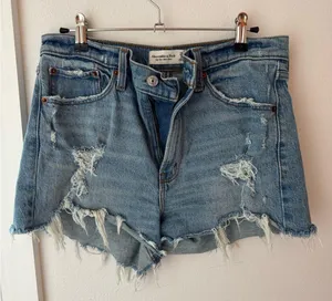• Abercrombie & Fitch • Women’s High Rise Mom Short Size 29 Size 8 thumbnail 1
