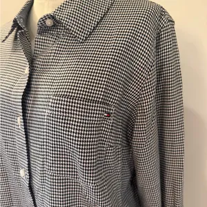 Tommy Hilfiger Black and White Houndstooth Check Button-Down Shirt Sz M thumbnail 2