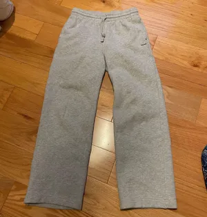 Aritzia Tna Sweatpants thumbnail 1